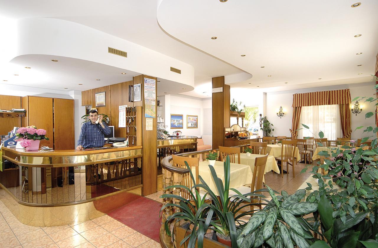 Albergo Savoia Ospedaletti Zewnętrze zdjęcie